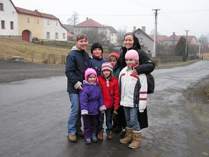 Sestřička Benedikta s dětmi